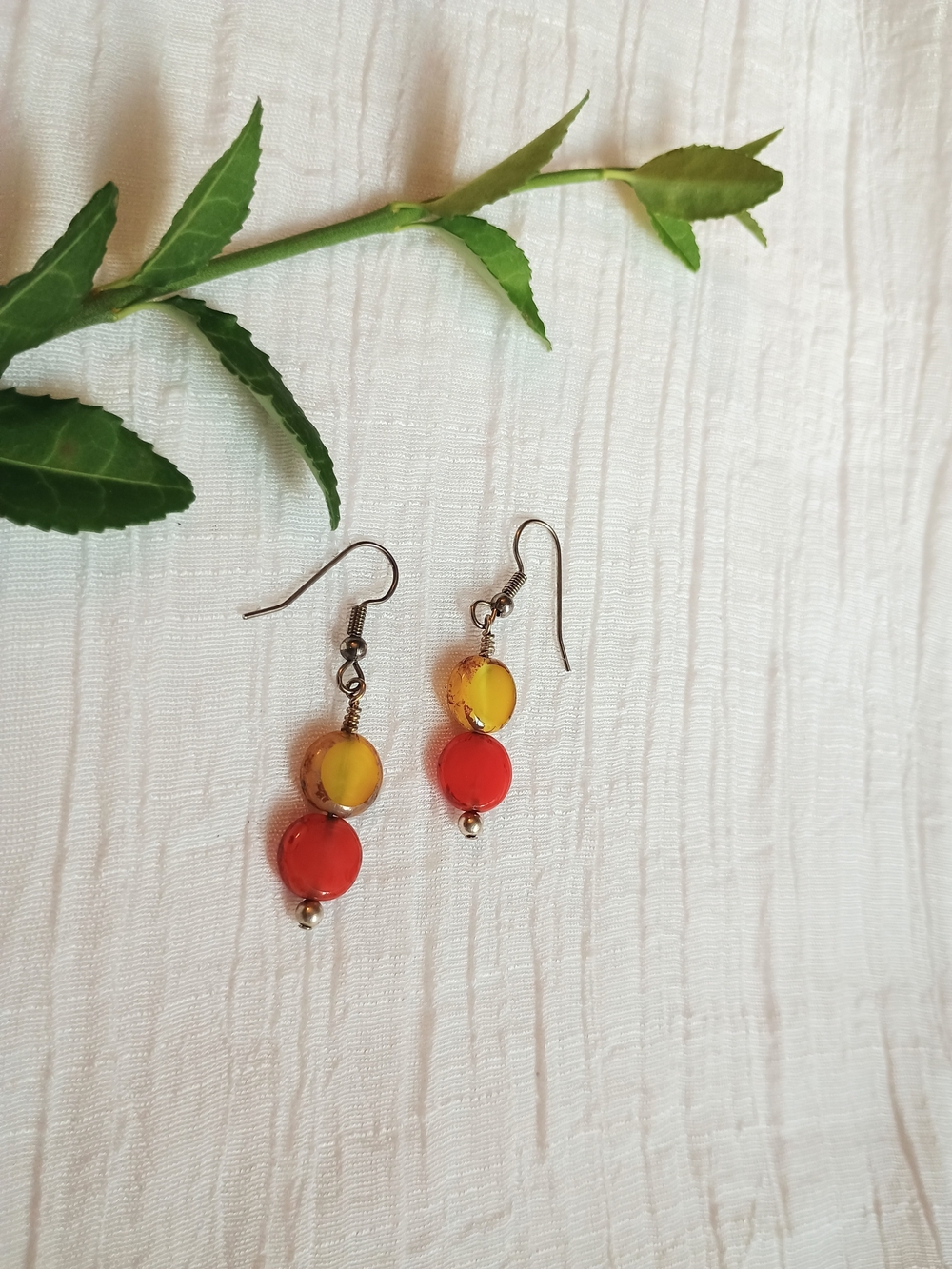 🤎 FALL VIBES 🤎 VTG Artisan Stacked Button Glass Dangle Earrings, Bohemian